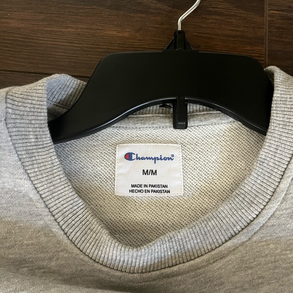 Champion Crewneck - Picture 2 of 3